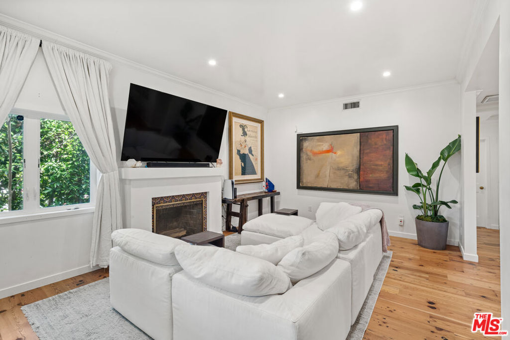 758 N Mccadden Place