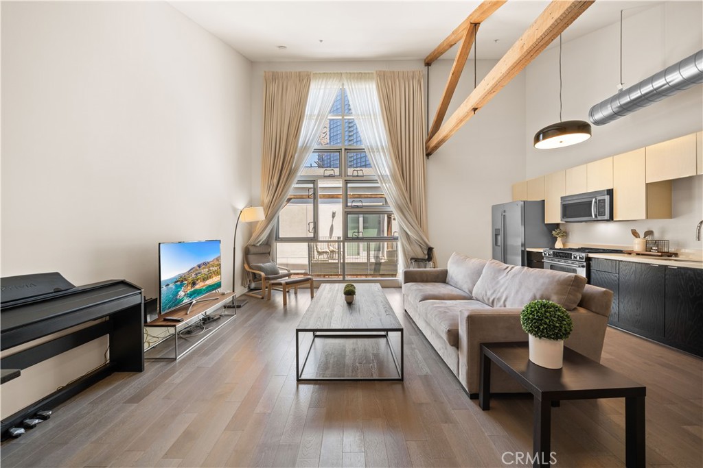 527 Molino Street 213