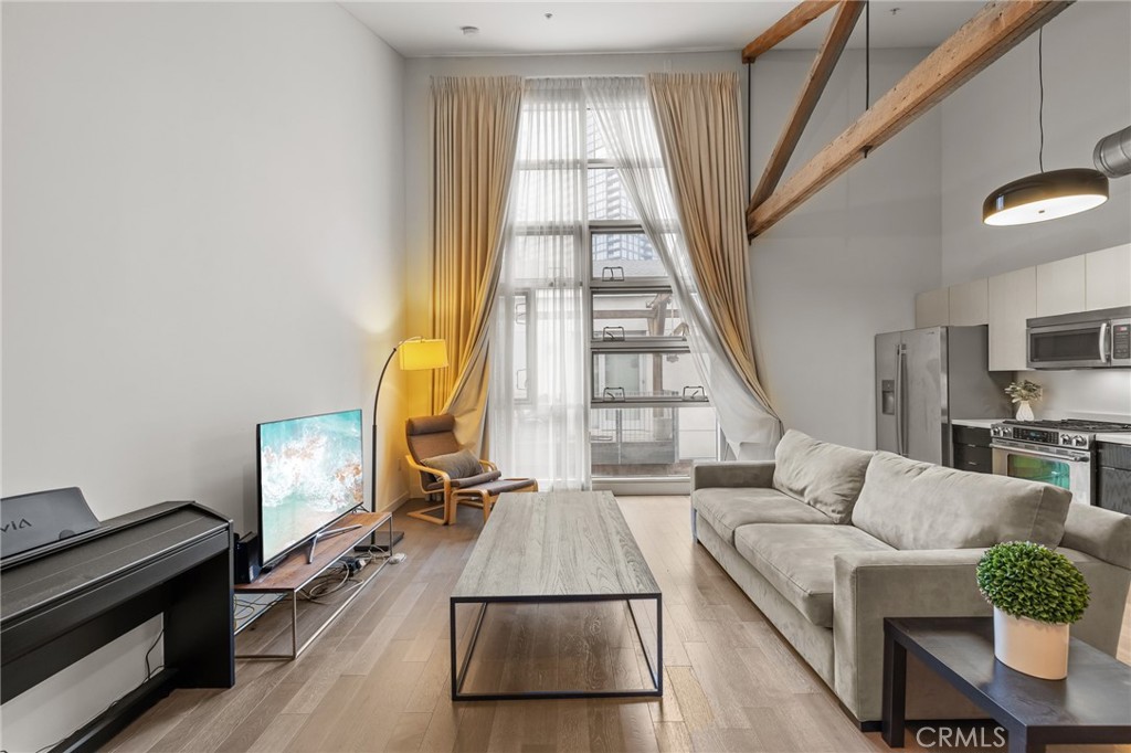 527 Molino Street 213