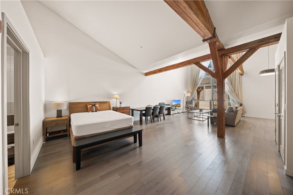 527 Molino Street 213