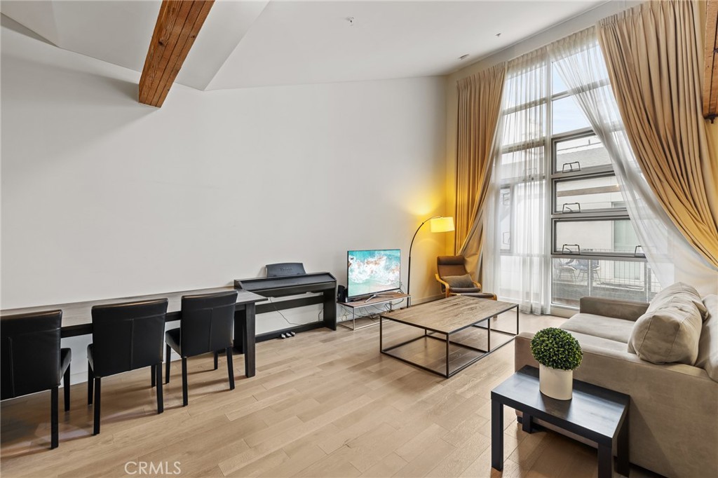 527 Molino Street 213