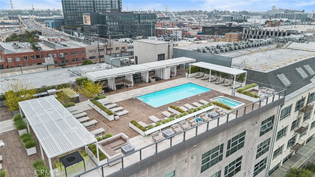 527 Molino Street 213
