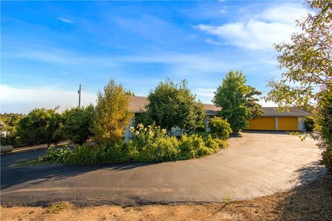Photo of 711 Tumble Creek Lane, Fallbrook, CA 92028 (MLS # ND25179126)