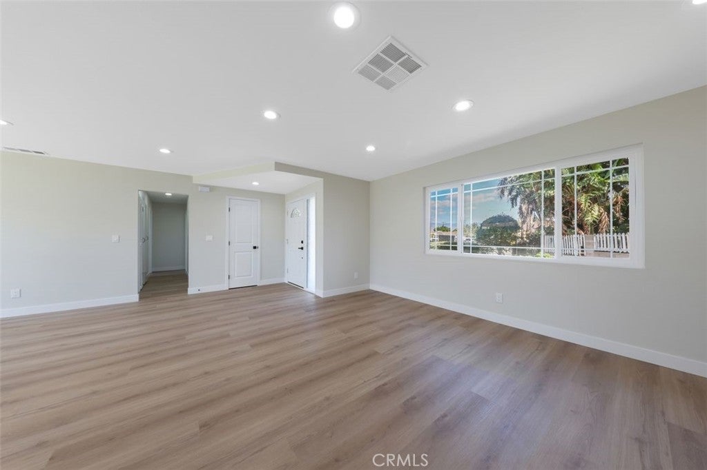 471 W Cromwell