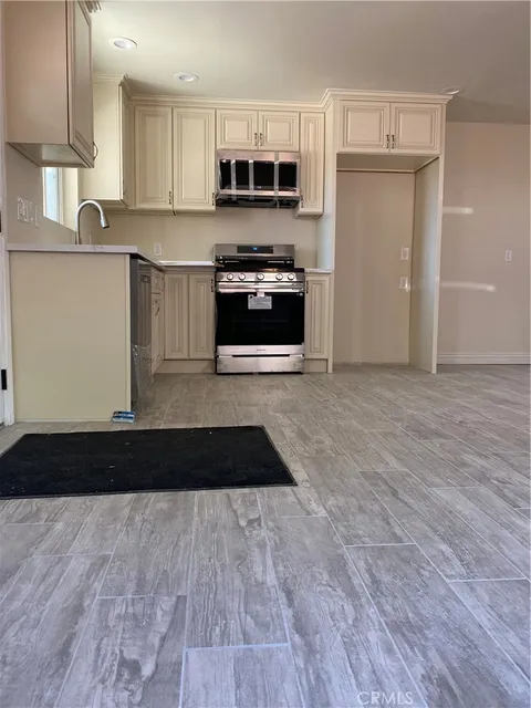 1727 W Santa Ana Boulevard, Santa Ana, CA 92703 - MLS#: OC25104604