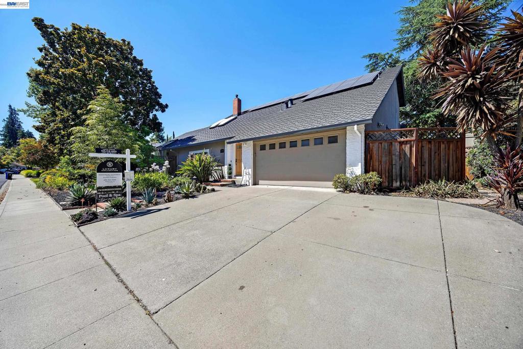 1759 Crescent Dr