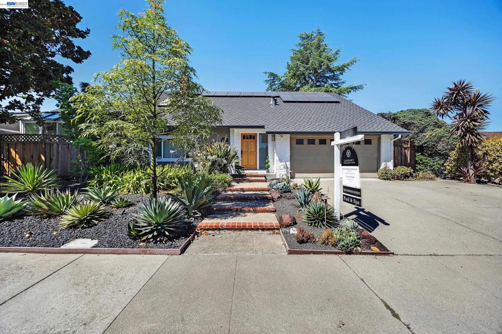 1759 Crescent Dr Dr