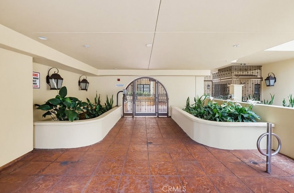 Photo of 851 N San Vicente Boulevard #110, West Hollywood, CA 90069 (MLS # SR26122432)