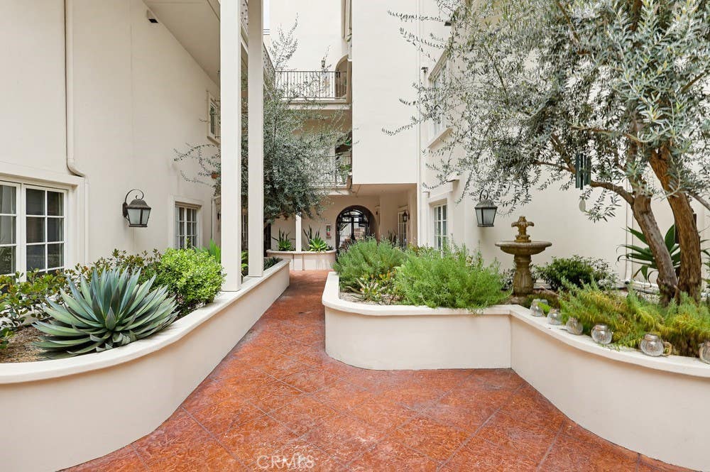 Photo of 851 N San Vicente Boulevard #110, West Hollywood, CA 90069 (MLS # SR26122432)