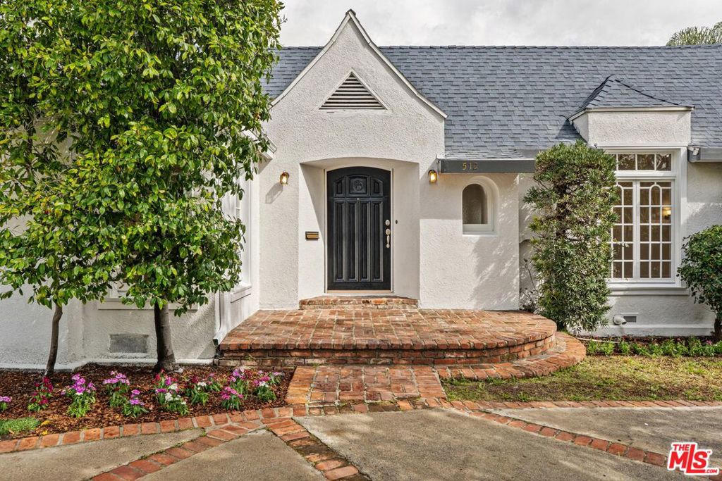 512 N Elm Drive