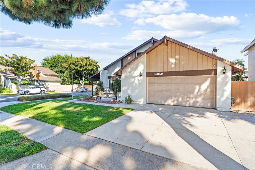 Properties 4 14652 Canterbury Avenue