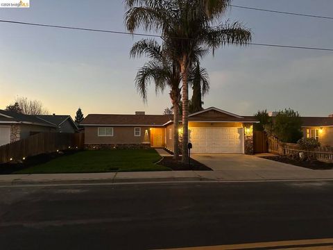 Photo of 431 Montana AVE Ave, Turlock, CA 95380 (MLS # 41127779)