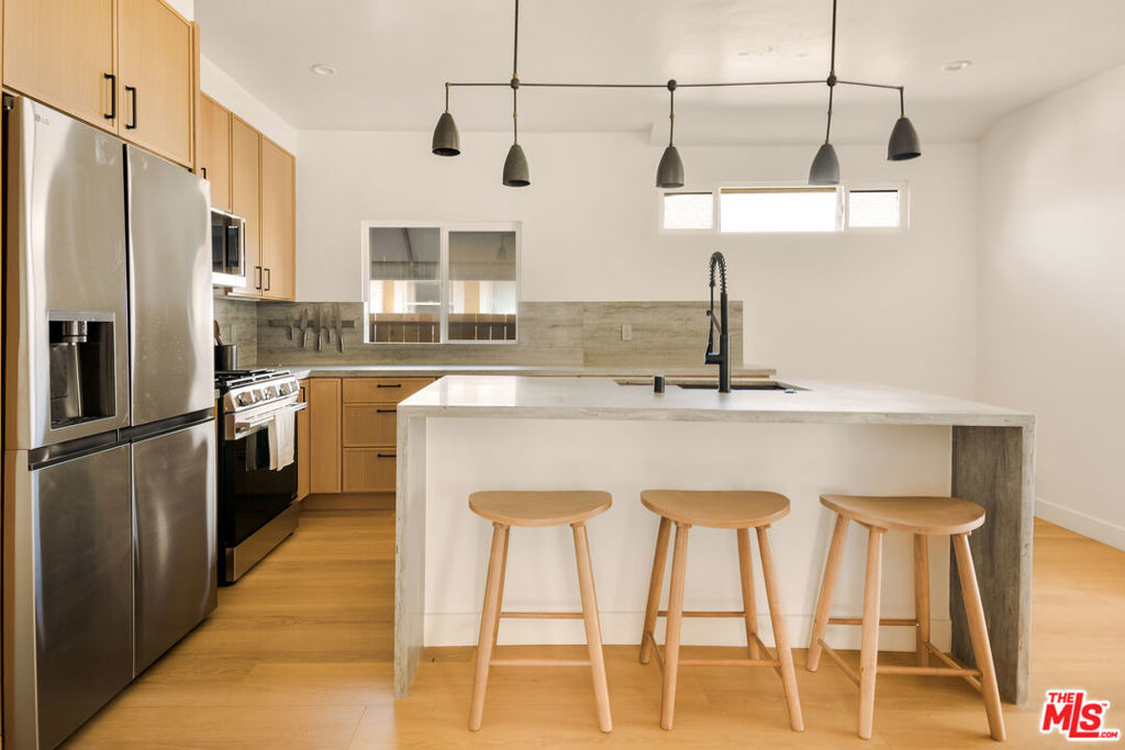 2057 W 28th Street