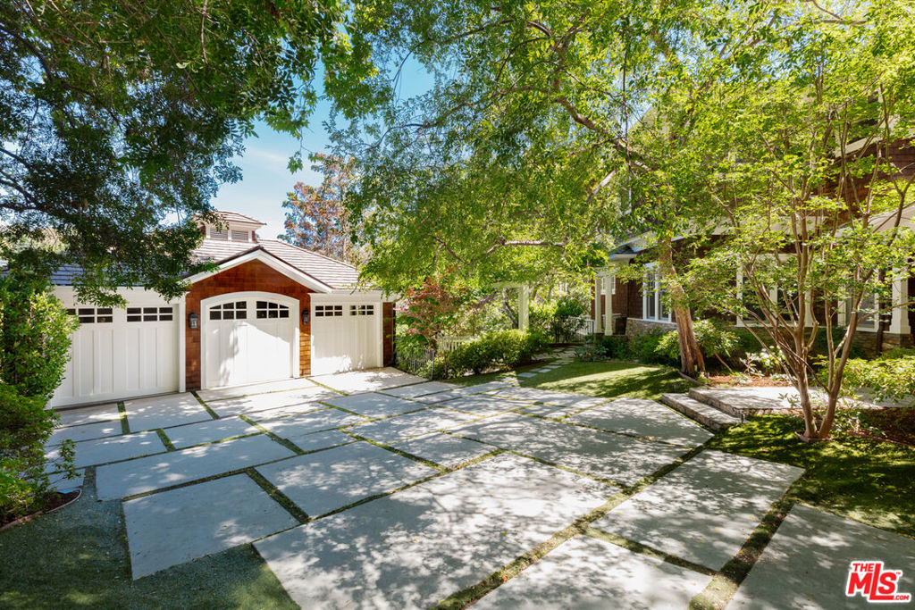 2041 Mandeville Canyon Road