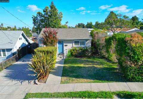 Photo of 1124 Bush St St, Martinez, CA 94553 (MLS # 41148728)