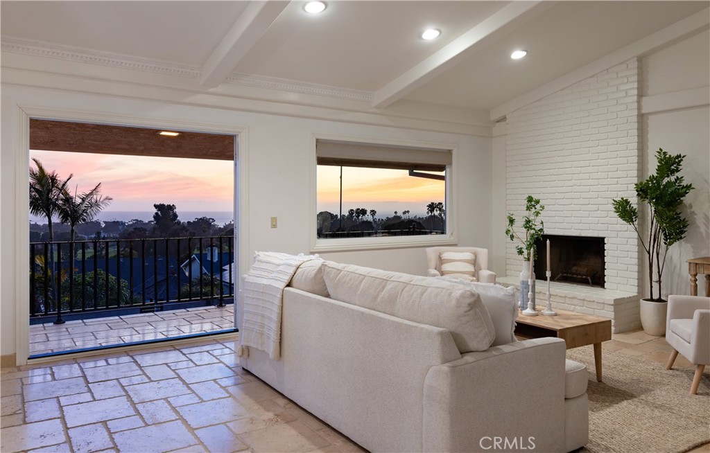 318 Avenida Costanso