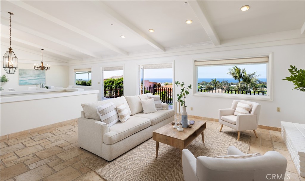 318 Avenida Costanso