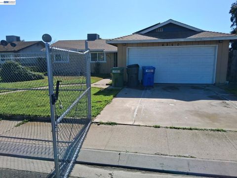Photo of 4820 4820 MCNARY COURT Ct, Modesto, CA 95357 (MLS # 41123879)