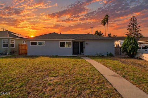 Photo of 722 W Robert Avenue, Oxnard, CA 93030 (MLS # V1-39072)