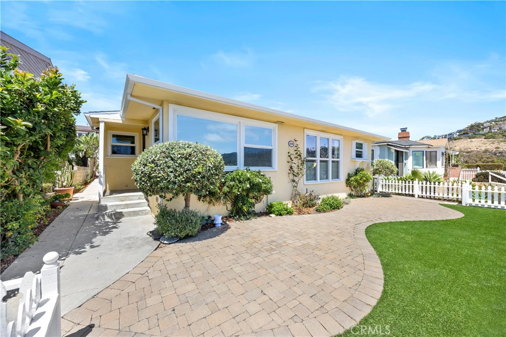Live the Laguna Beach dream on iconic Cliff Drive! This beautifully updated 2 bedroom, 1 ¾ bath ocean-view duplex offers the perfect blend of charm and modern upgrades.
Step inside to find a completely renovated kitchen featuring gorgeous custom tile, crisp craftsman cabinetry and all-new appliances—including a stainless steel side-by-side refrigerator. The kitchen’s bar seating opens to the light-filled living space, framed by picture windows with sweeping ocean views. From hillside panoramas to the waves crashing at Main Beach.
Throughout the home, you’ll love the character of the original, refinished hardwood floors, paired with thoughtful updates. The front bath has been fully transformed, showcasing a fresh and vibrant design with lots of charm! The primary suite features an ensuite bath with a walk-in shower, the secondary bedroom offers versatility with a window AC unit and a convenient stackable washer/dryer tucked neatly behind closet doors.
This is more than a home—it’s a lifestyle. Don’t miss your chance to live in the prettiest house on Cliff Drive!
Interior photos coming on Monday!