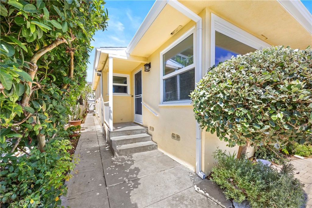 220 Cliff Drive 4