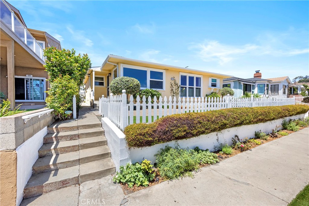 220 Cliff Drive 4