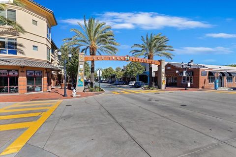 Photo of 88 88 E 6Th St St #215, Pittsburg, CA 94565 (MLS # 41126354)