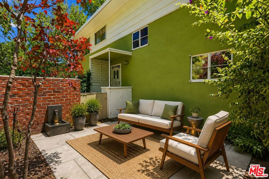 5314 1/2 Village
