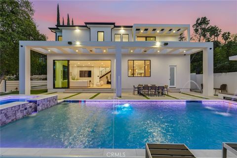 Photo of 4331 Alonzo, Encino, CA 91316 (MLS # SR26110427)