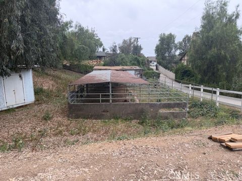 Photo of 10136 Mcbroom St, Sunland, CA 91040 (MLS # SR26070743)