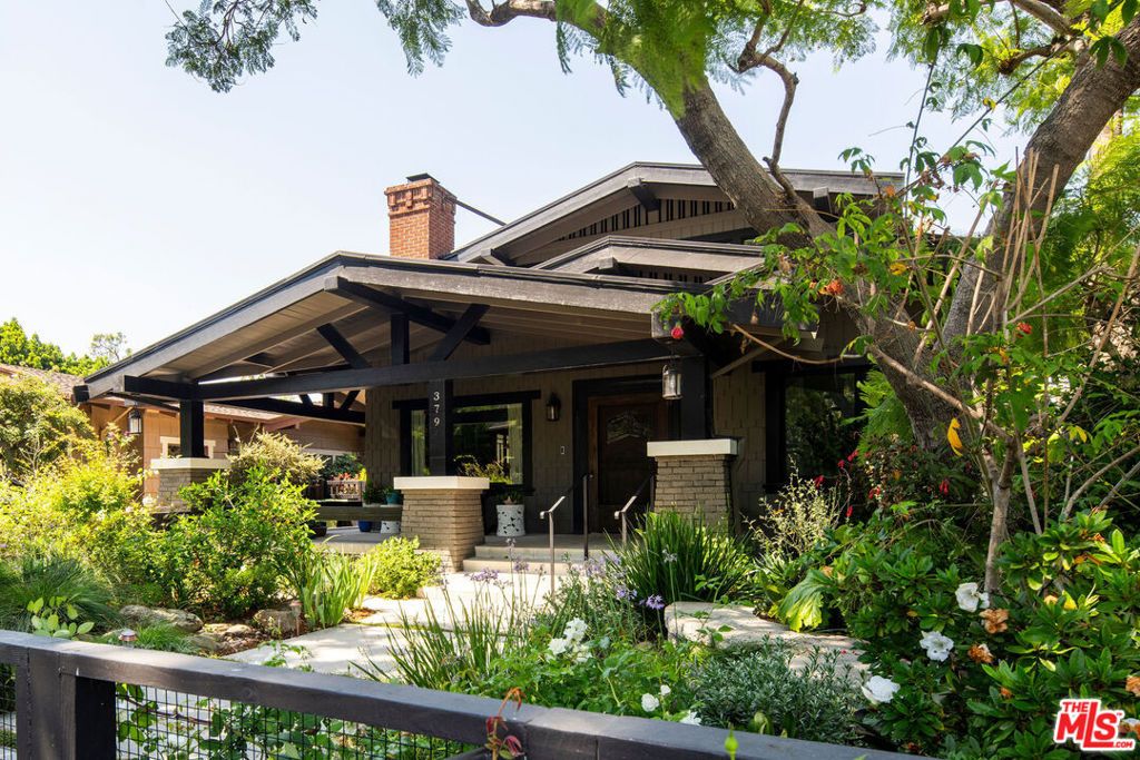 Photo of 379 N Wilton Place, Los Angeles, CA 90004 (MLS # 25625111)