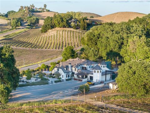 Photo of 2720 Oak View, Templeton, CA 93465 (MLS # NS26083063)