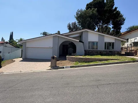 12571 Henzie Place, Granada Hills, CA 91344 - MLS#: 250045130SD