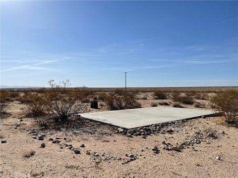 Photo of 0 Cascade, Joshua Tree, CA 92252 (MLS # JT25092306)