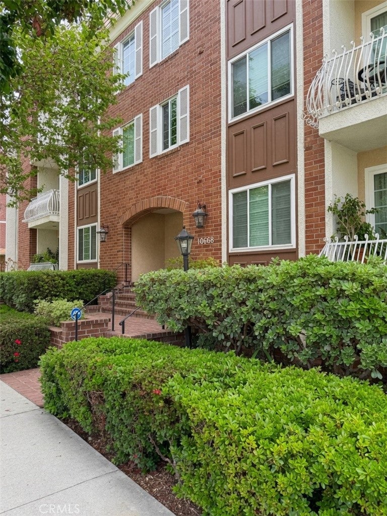 Photo of 10668 Eastborne AVE #203, Los Angeles, CA 90024 (MLS # OC26148701)