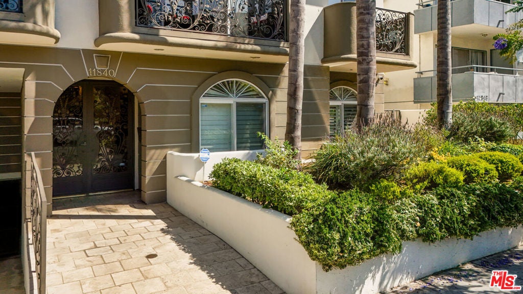 11840 Dorothy Street 302