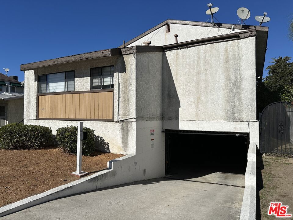 1001 Orange Grove Avenue