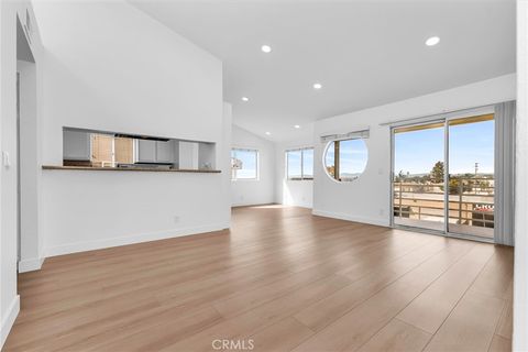 Photo of 722 5th Street, Hermosa Beach, CA 90254 (MLS # PV26041318)