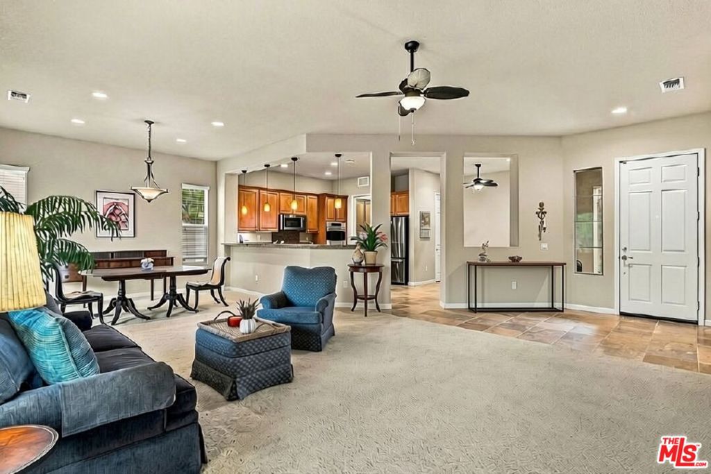 81707 Avenida Sombra