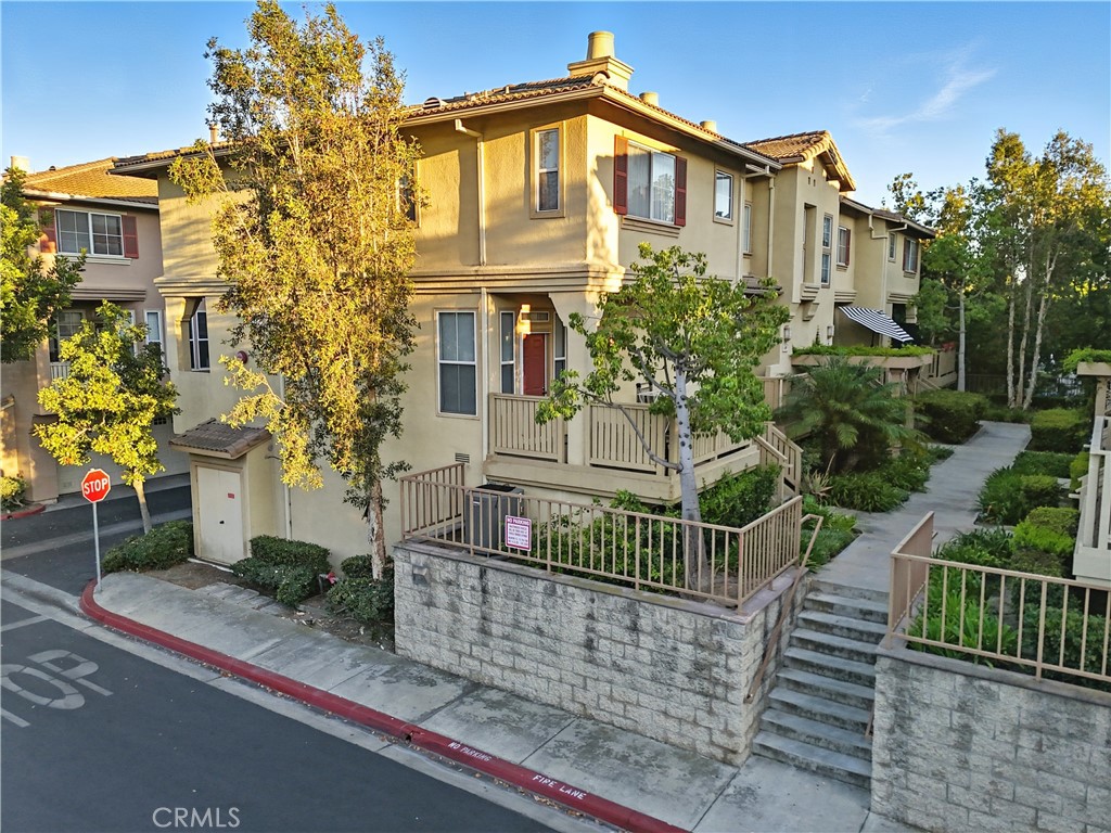 Excellent townhouse, featuring three bedrooms, three bathrooms, and a bonus room.
This property offers a perfect blend of comfort and convenience, featuring light and bright interiors, a functional layout with bonus room, Pergo flooring, throughout and wooden stairs , except for the beautifully upgraded tiled and amenities bathrooms—kitchen featuring granite countertops, attractive cabinetry, attached two car garage, central Ac/Heat and excellent amenities in a gated, centrally located community with pool and spa—walkability, convenient transit access, and close to school, Restaurants, and many more to mention.