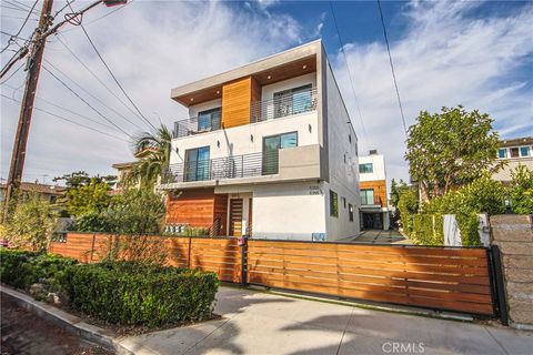 Photo of 5351 Lexington Avenue Ave, Hollywood, CA 90029 (MLS # BB26043082)