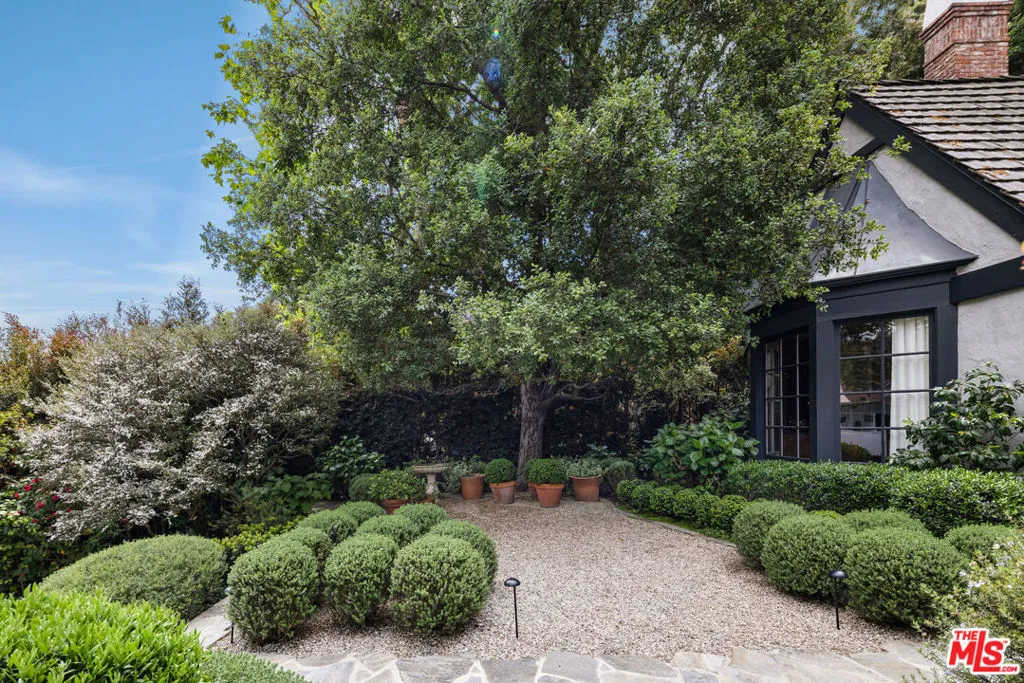 Los Angeles, California 90049, United States, 4 Bedrooms Bedrooms, ,5 BathroomsBathrooms,Residential,Active,127249