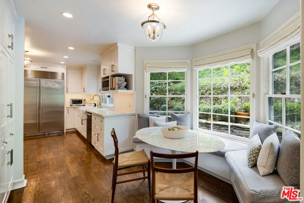 Los Angeles, California 90049, United States, 4 Bedrooms Bedrooms, ,5 BathroomsBathrooms,Residential,Active,127249