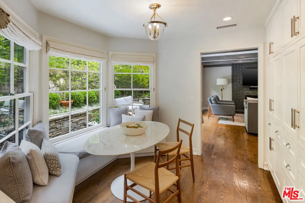 Los Angeles, California 90049, United States, 4 Bedrooms Bedrooms, ,5 BathroomsBathrooms,Residential,Active,127249