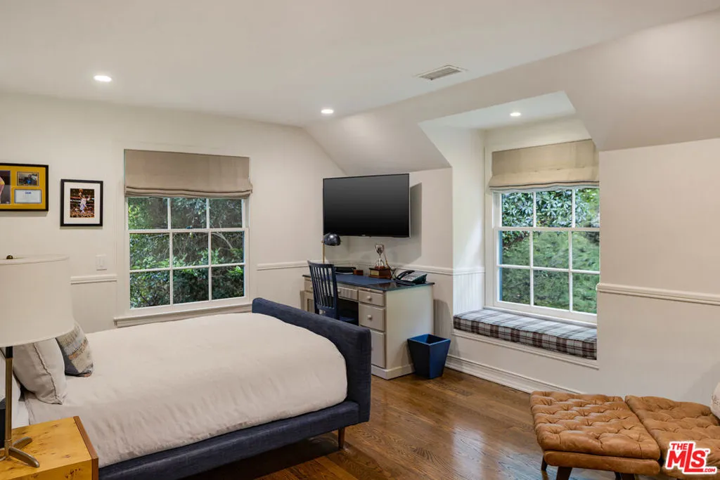 Los Angeles, California 90049, United States, 4 Bedrooms Bedrooms, ,5 BathroomsBathrooms,Residential,Active,127249