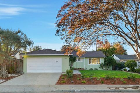 Photo of 841 Nectarine Avenue, Sunnyvale, CA 94087 (MLS # ML82027941)