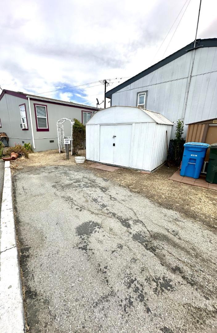 2900 Fairview Road 7