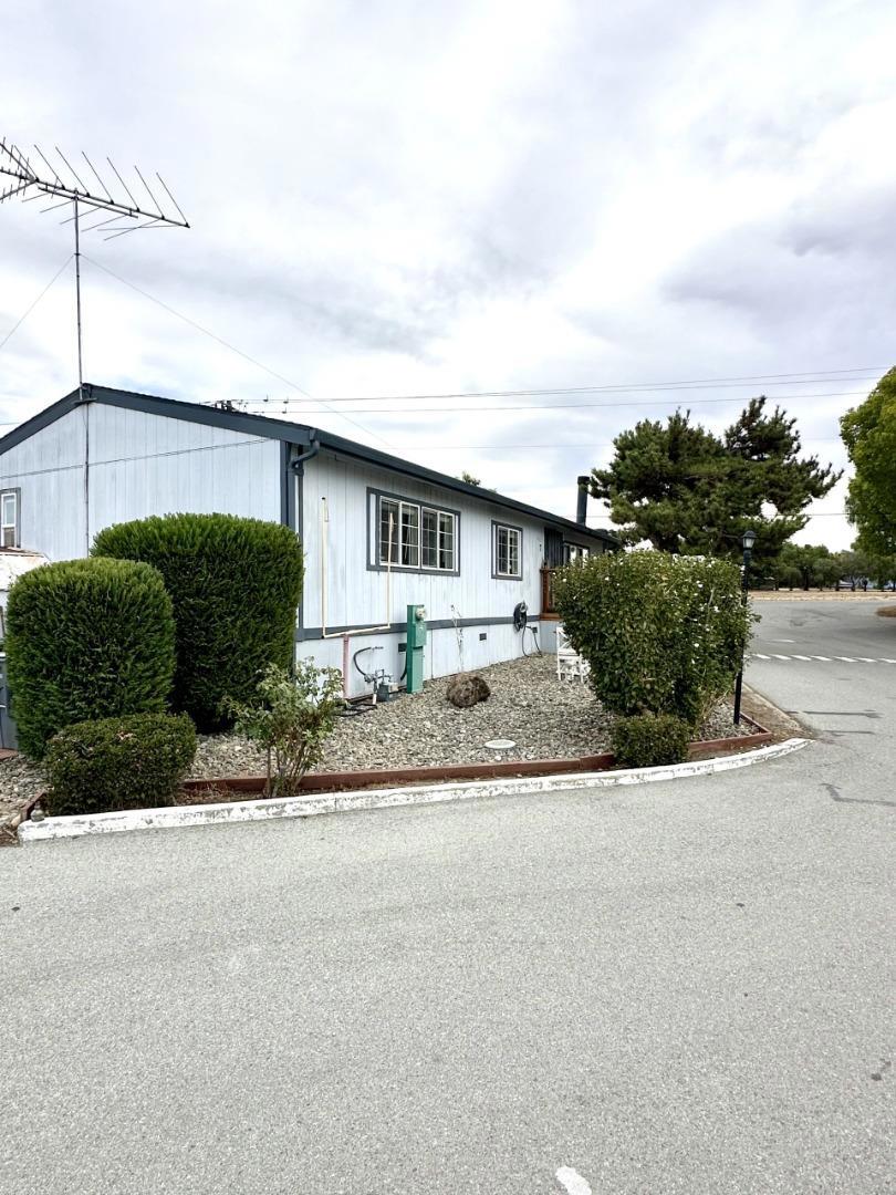 2900 Fairview Road 7