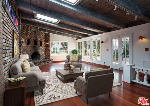 Photo of 14842 Morrison Street, Sherman Oaks, CA 91403 (MLS # 26766699)