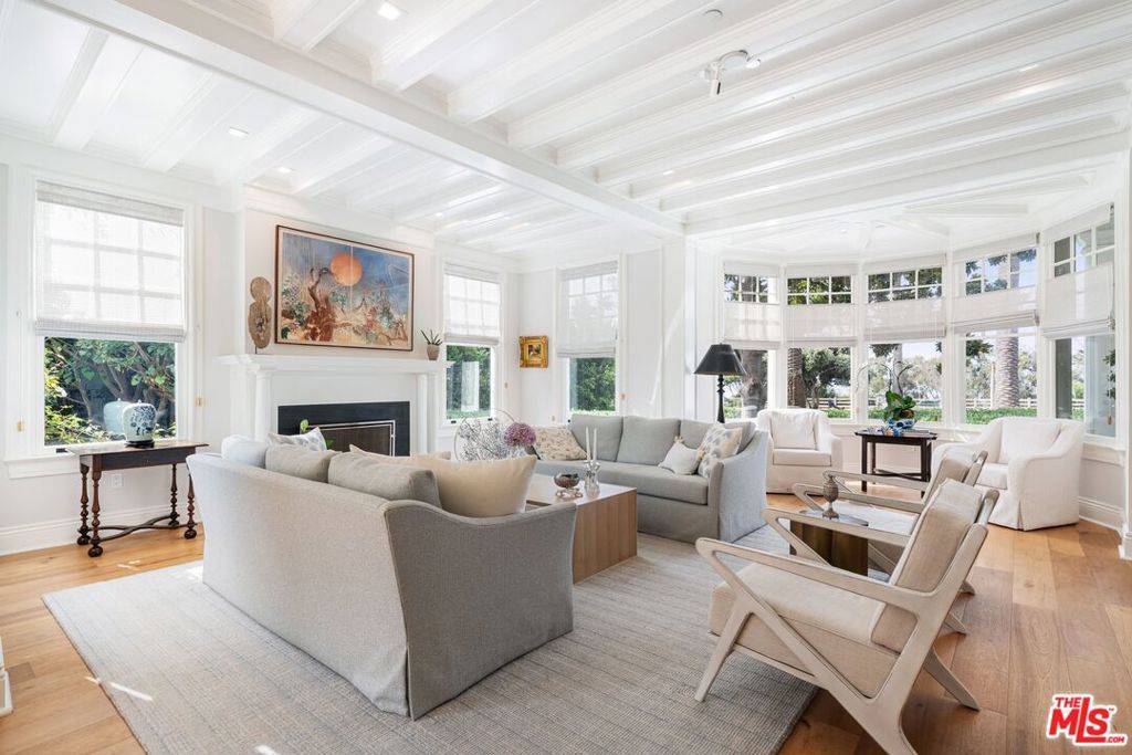 Photo of 401 Ocean Avenue #2, Santa Monica, CA 90402 (MLS # 25592817)